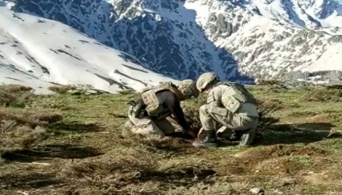 Jandarma’dan teröre büyük darbe! Çok sayıda patlayıcı ele geçirildi