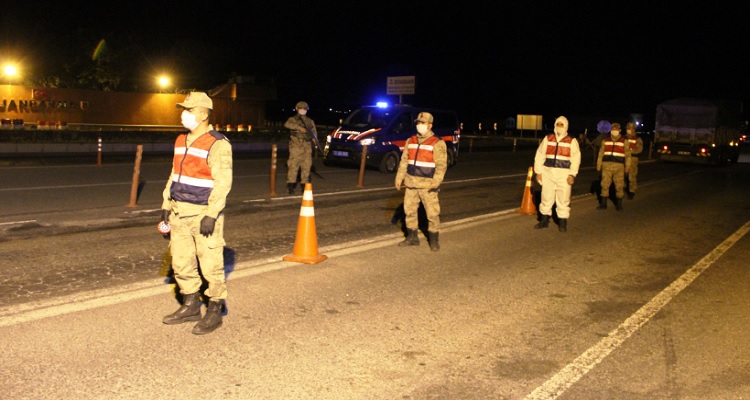 Diyarbakır’da Jandarma ekipleri kente giriş ve çıkışlarda kontrollerini sürdürüyor!