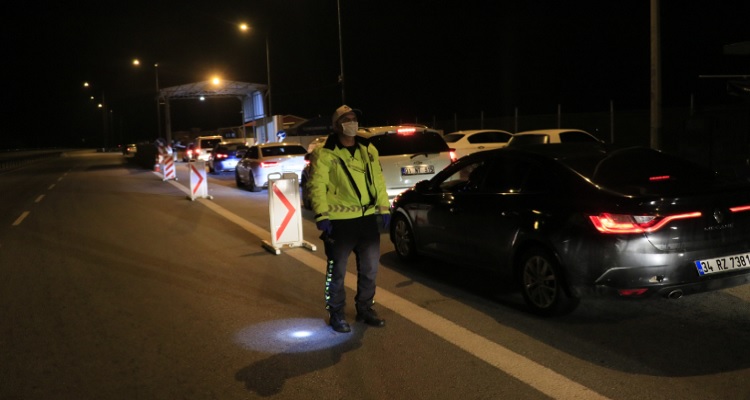 Seyahat kısıtlaması kalktı Adana gişelerinde hareketlilik başladı