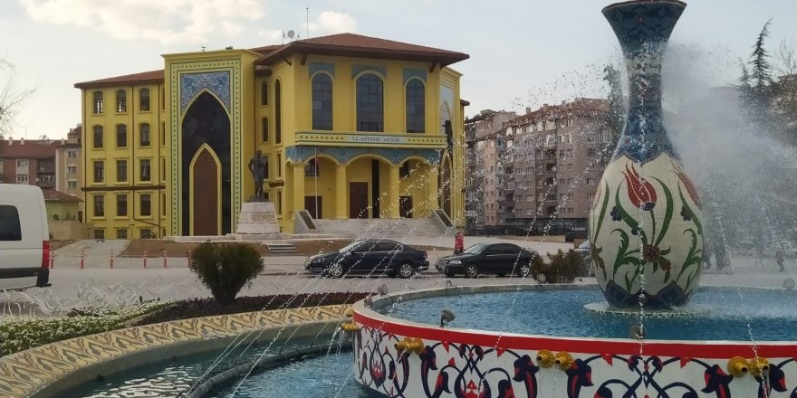 Kütahya Valiliği: Covid-19 mücadelenin devam ettiğini tedbiri elden bırakmayalım