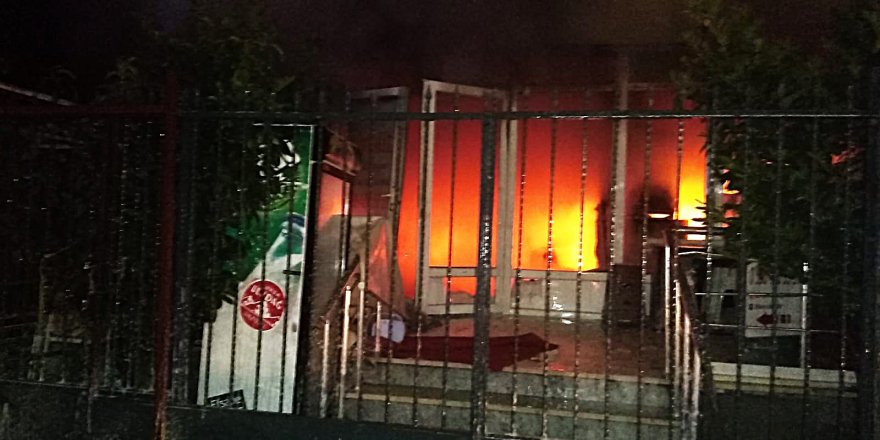 Balıkesir'de güzellik salonu alev alev yandı