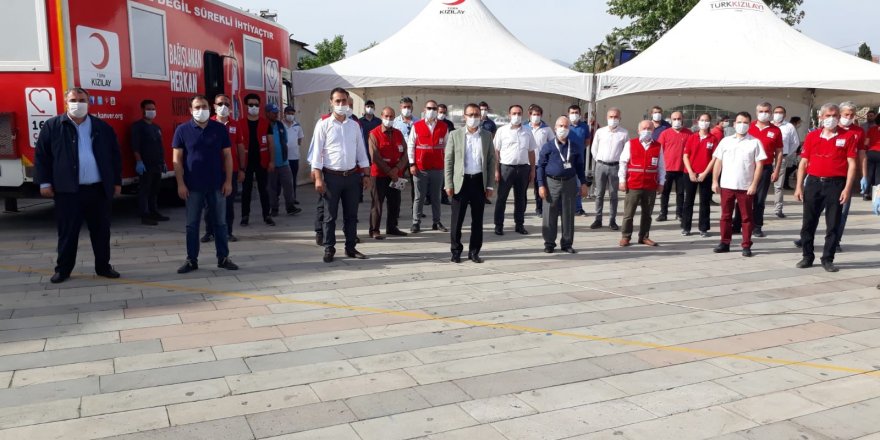 Kızılay'ın azalan kan stoklarına Manisa Alaşehir'den 300 ünita kan bağışı yapıldı