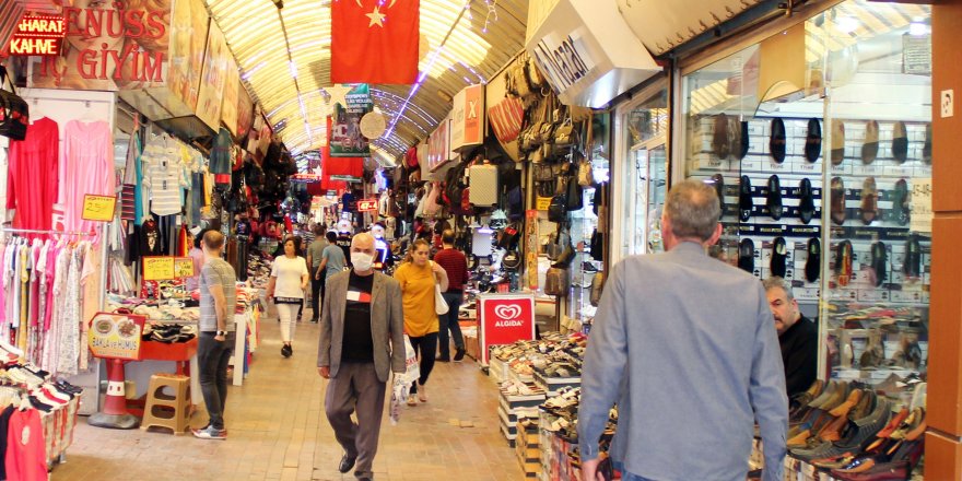 Hatay'da Tarihi Uzun Çarşı’da Ramazan hareketliliği