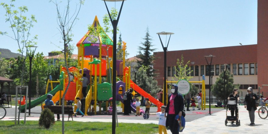 40 gün sonra ilk defa sokağa çıktılar