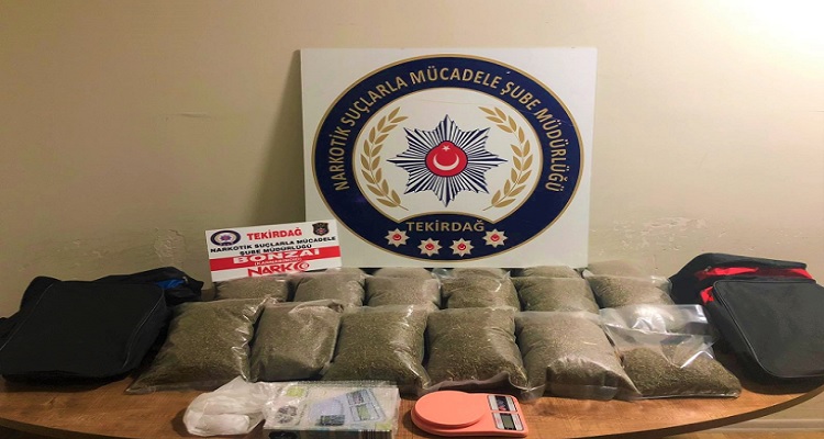 Tekirdağ’da Polisi görünce 13 kilo bonzaiyi arabada bırakıp kayıplara karıştı
