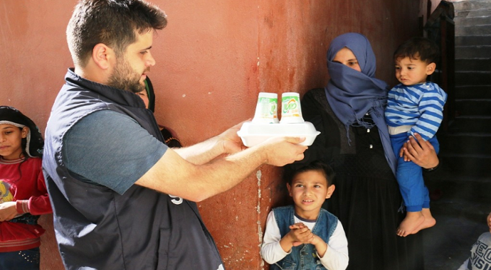 Şanlıurfa Akçakale'de bin aileye sıcak iftar yemeği