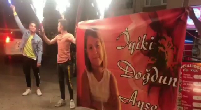 Karabük'te Mahalleliden küçük Ayşe'ye doğum günü sürprizi