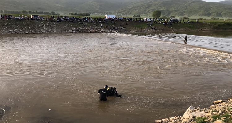 Muş, Karasu Nehri'nde suya giren bir kişi kayboldu