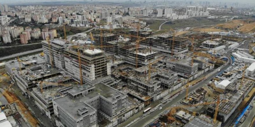 İkinci etabının açılışına günler kalan hastanenin yollarında hummalı çalışma sürüyor