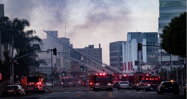 ABD’nin Los Angeles kentinde yangın çıkan binada patlama: 11yaralı