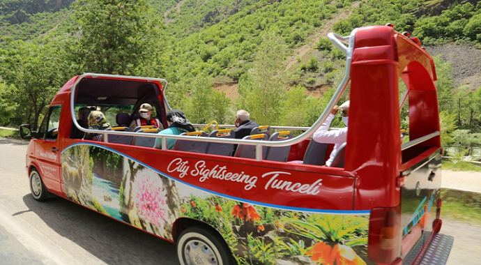 Tunceli’de 65 yaş üstü vatandaşlar tur otobüsüyle Munzur Vadisi'ni gezdi