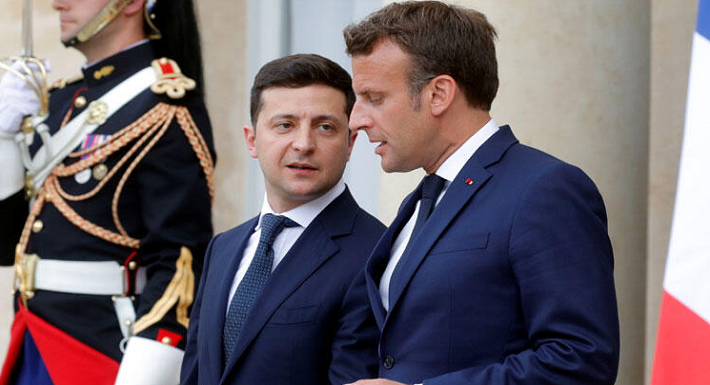 Emmanuel Macron Protestolar kapısına dayanınca kaçıp gitti