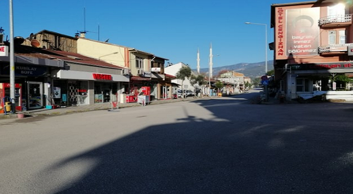 Çorum Kargı’da cadde ve sokaklar bomboş kaldı