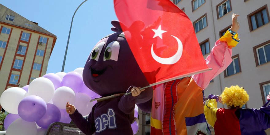 Afyonkarahisar Belediyesi bayram coşkusu balkonlara taşındı