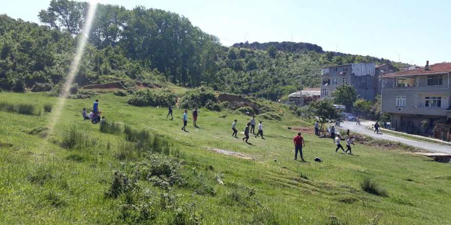 Arnavutköy’de Ormanlık alanda mangal yakıp, futbol oynadılar