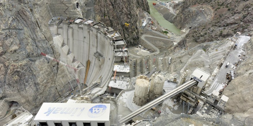 Türkiye'nin en yüksek barajı 205 metreye ulaştı Baraj inşaatında çalışmalar devam ediyor