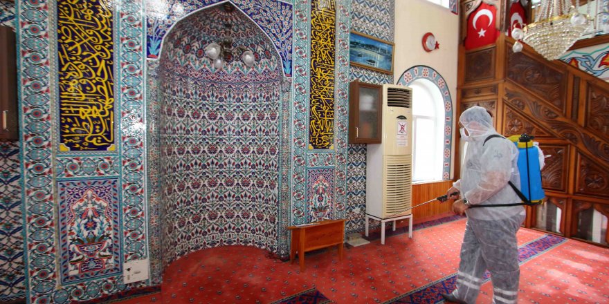 İzmir Bayraklı’da camiler ibadete hazırlandı