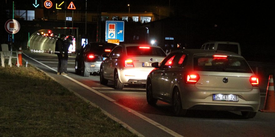 İzmir-Manisa arası seyahat başladı! Sokağa çıkma kısıtlaması bitince yollar doldu