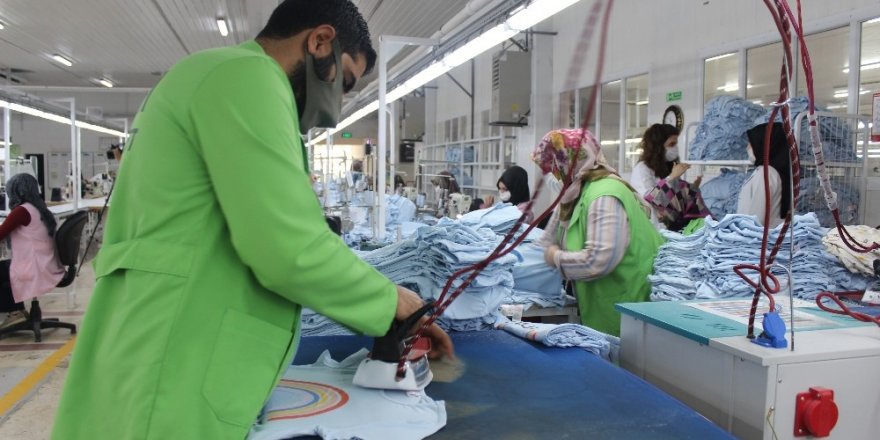 Elazığ’da normalleşme süreciyle birlikte tekstilde seri üretim başladı