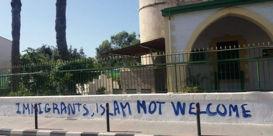 Son dakika: Güney Kıbrıs Rum Kesimi Limasol ilçesinde camiye çirkin saldırı