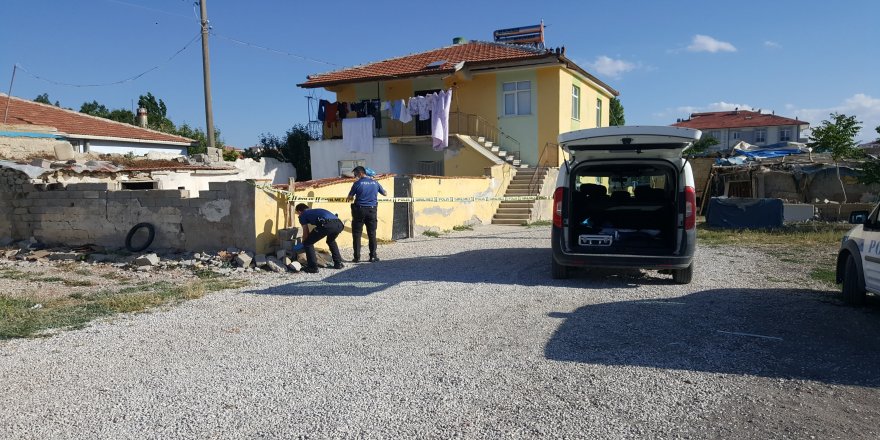 Karaman'da iki katlı ev karantinaya alındı