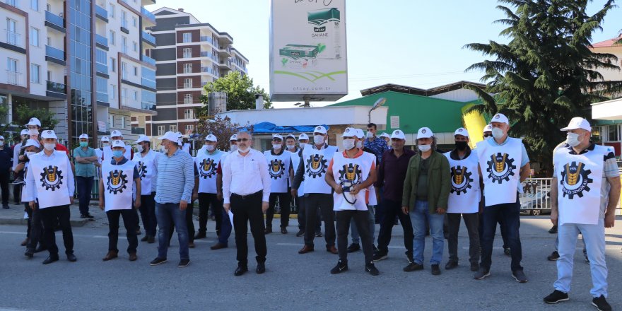 Jacobs’a ait Ofçay Hamidiye Çay Fabrikası çalışanları ikinci kez eylem yaptı