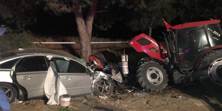 Denizli’de önce ağaca sonra traktöre çarpan otomobil iki arkadaşa mezar oldu