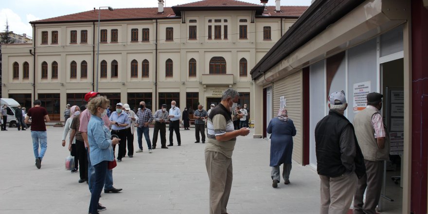 65 yaş üzeri kısıtlamalar kalkar kalkmaz akın ettiler