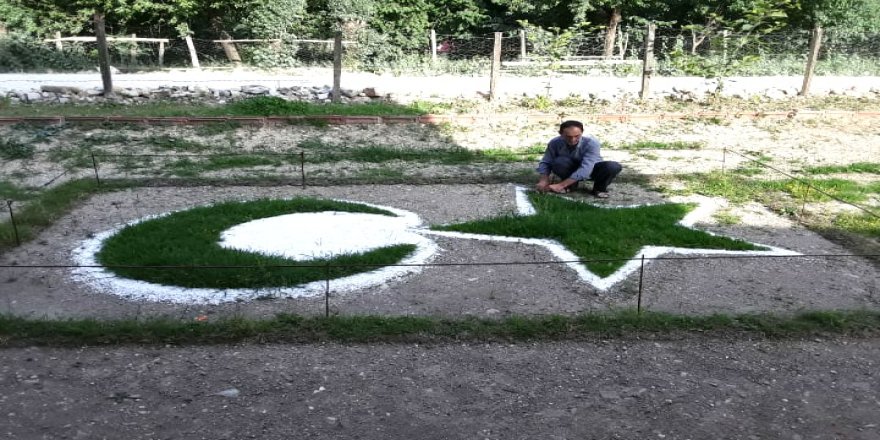 Ordu’da bir kişi Ay-yıldız sevgisini bahçesine işledi
