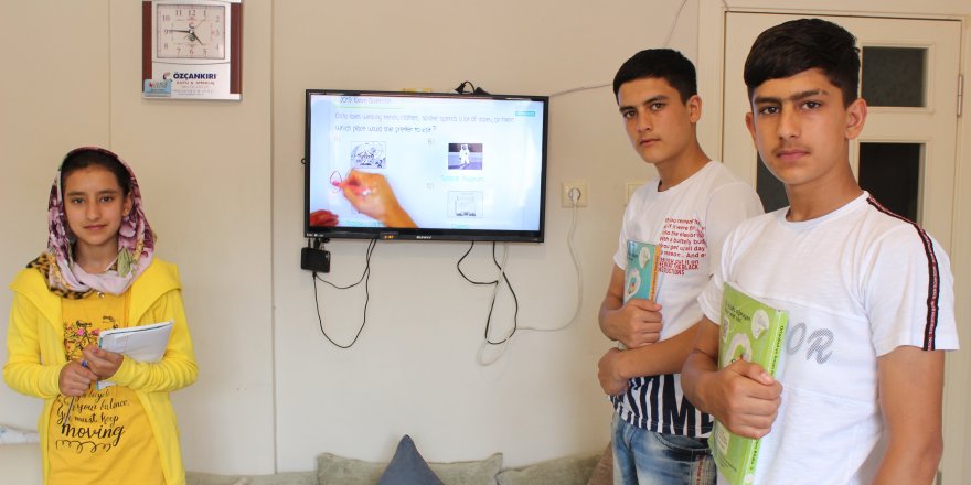 Türkiye'de yaşayan Mülteci ailelerden ‘online’ ders için Türkiye’ye büyük teşekkür