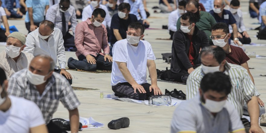 Ankara'da Korona virüs önlemli üçüncü cuma namazı