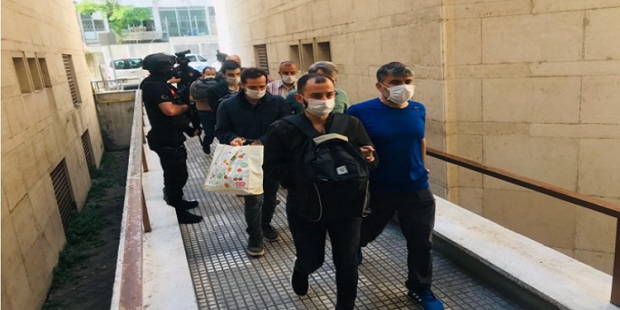 Bursa'da adliyeye çıkartılan 1 FETÖ şüphelisi daha tutuklandı
