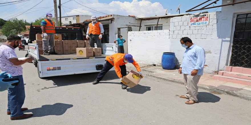 Manisa Akhisar Belediyesi karantinadaki vatandaşları yalnız bırakmıyor