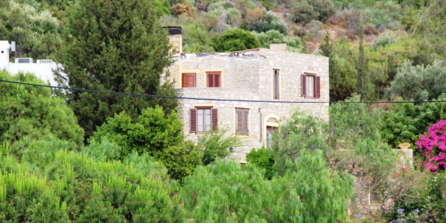 Firari Dilek Dündar hakkında yakalama kararı