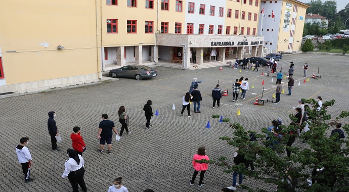 Karabük'te 3 bin 500 öğrenci LGS sınavına girdi