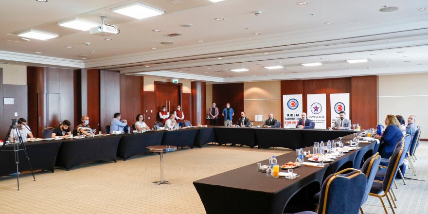 Güvenlik-İş Sendikası: Tek tip elbise kamuda olmayan güvenlik görevlileri tarafından da kullanılabilecek