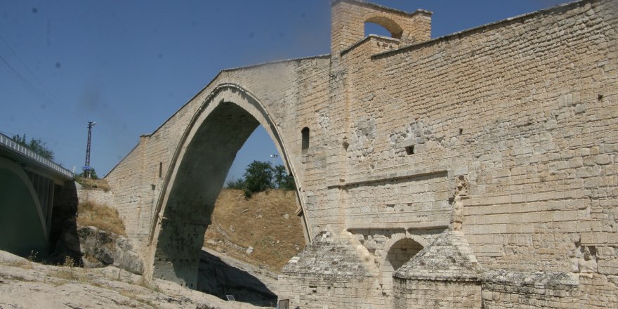 Malabadi Köprüsü polemiğine Muhtar'da katıldı..!