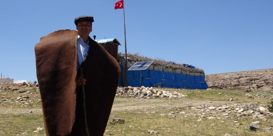 Mersin'in Erdemli ilçesinde Yörükler, 80 bin küçükbaş hayvanlarıyla ülke ekonomisine katkı sağlıyor