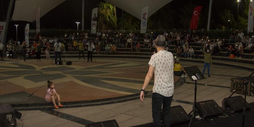 Büyükşehir Belediyesi, YKS sonrası gençler için konser düzenledi