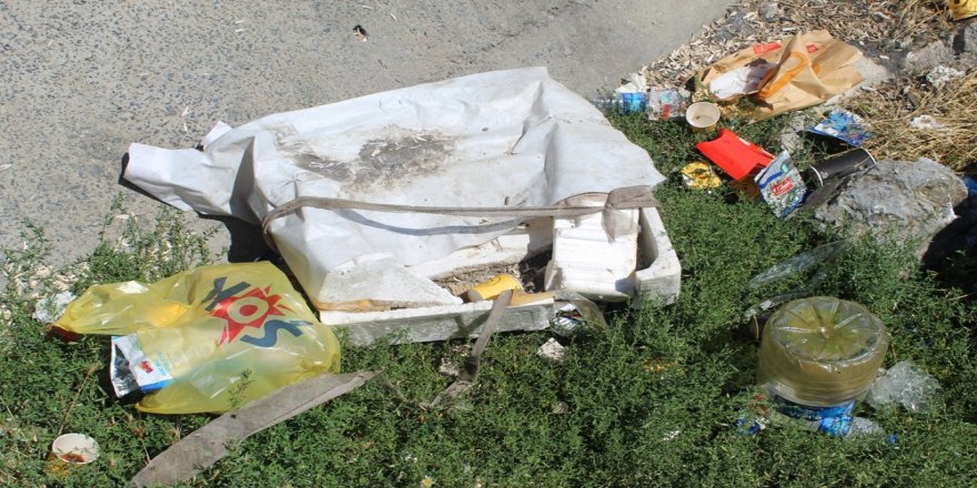 İstanbul’da sahile akın eden vatandaşların geride bıraktığı manzara isyan ettirdi