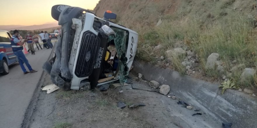 Tokat’ta minübüs devrildi 16 yaralı