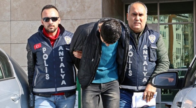 Antalya'da genç kıza kabusu yaşattı! Parayla uyuşturucu ve baklava alarak...