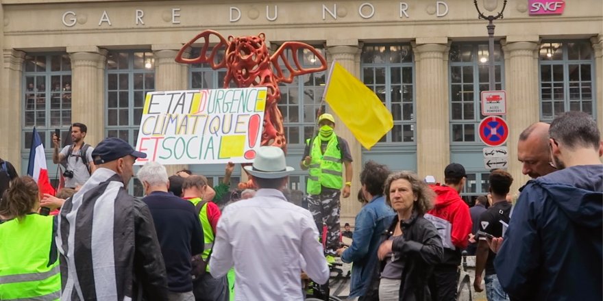 Başkent Paris’te Sarı Yelekliler yeniden sokaklarda