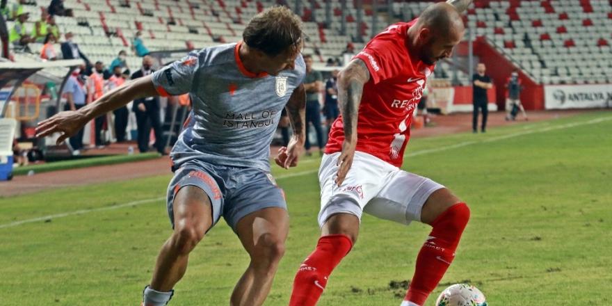 Süper Lig: Antalyaspor: 0 - Medipol Başakşehir: 2 (Maç sonucu)