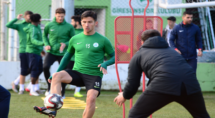 Giresunspor Teknik Direktörü Hakan Kutlu: "Hedefimiz ilk altıya girmek"