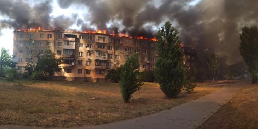 Ukrayna’da eşiyle tartışan kişi apartmanı ateşe verdi