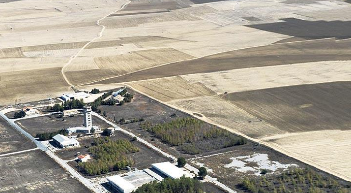 KKTC'de eski havalimanı çalışanları ölüm orucuna başladı