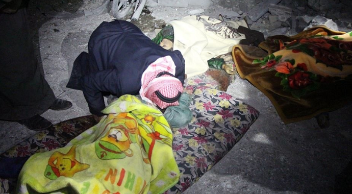 Esad rejimine destek veren Rus savaş uçakları İdlib'i vurdu: 5 ölü
