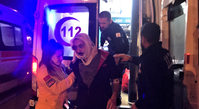 Bursa'da Tıra çarpan otomobilin tavanı uçtu 5 yaralı