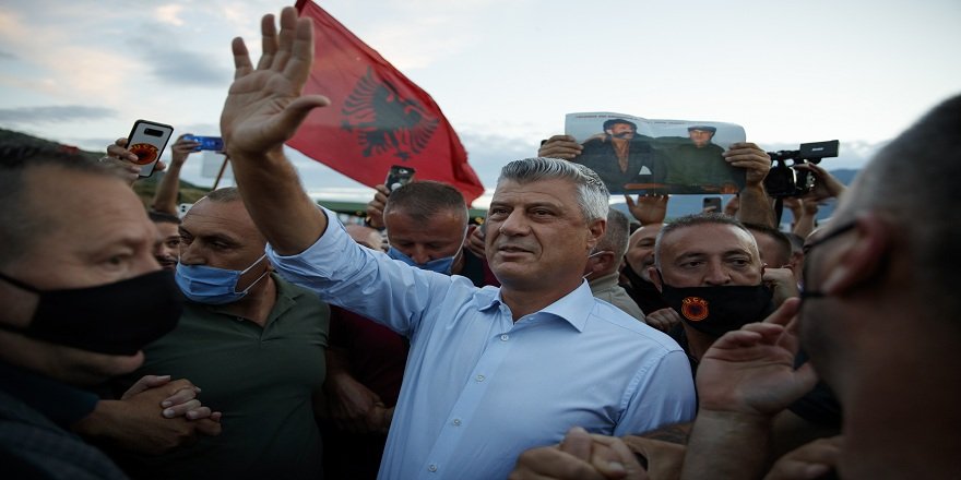 Kosova Cumhurbaşkanı Hashim Tahçi’ye Lahey dönüşü davullu zurnalı karşılama
